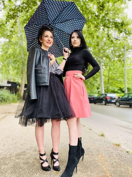 Suknja od tila Jovana i suknja S005 u koralnoj boji